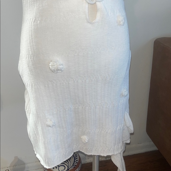 Outcast - Picture 7 of 12